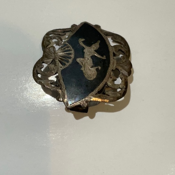 Vintage Thai Clip on Earrings - Picture 3 of 5